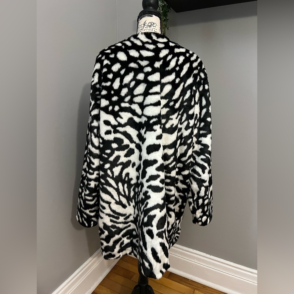 ✨NWOT - Michael Kors Faux Fur Animal Print Coat Jacket✨ - Picture 7 of 9